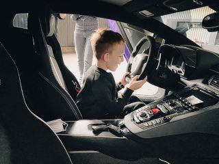 Dodnes si pamatuji i své první usednutí do Supersportu ♥️ Nechal jsem i syna, aby ukojil svou zvědavost, když uviděl na...