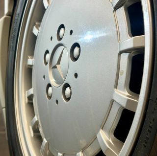 Já vím, laciný, rovná plocha 😄 Ale můžu já za to, že mi tento detail udělal takovou radost? Strojně jsem plochy kanáldeklů...